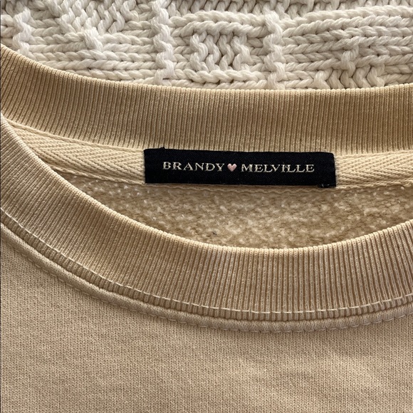 Brandy Melville Bundle of FOUR! Hoodie, Sweatshirt, Bomber Jacket, Brielle Jeans - Picture 7 of 16